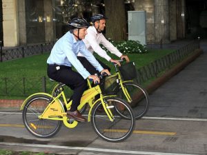 President Mauricio Macri riding a yellow bike that is part of the EcoBici program
